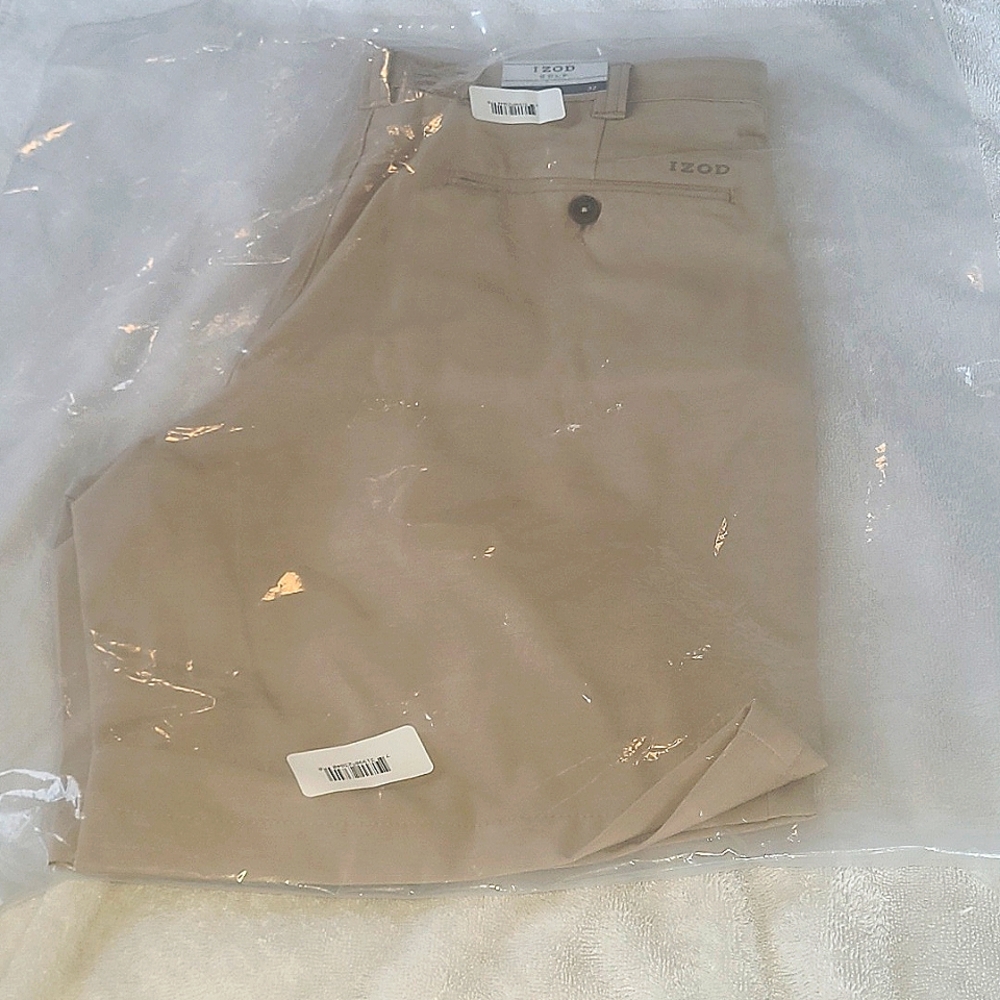 Casual shorts, S: L, C: Tan. Designated for Men but can be worn by all Humans!
